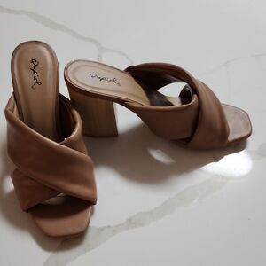 Qupid Women's Tan Block Heel Sandals